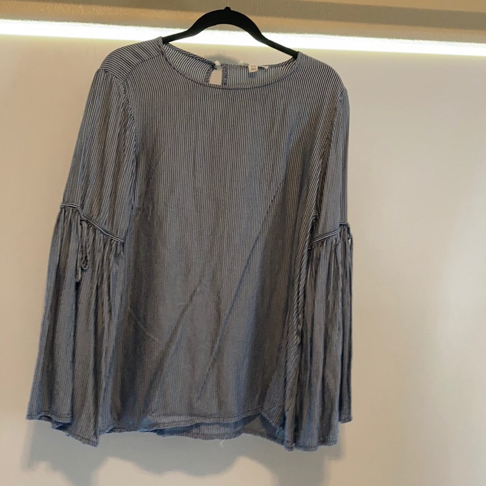 Peasant top with bow details